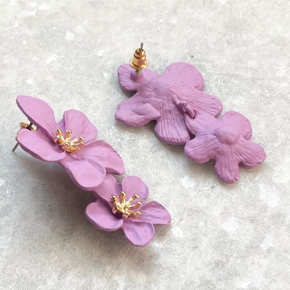NEW Flower stud earrings in matte purple - Picture 4 of 8